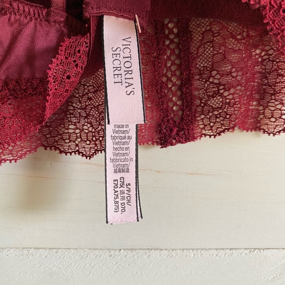 Victoria Secret Lace/Satin bralette - Picture 3 of 4